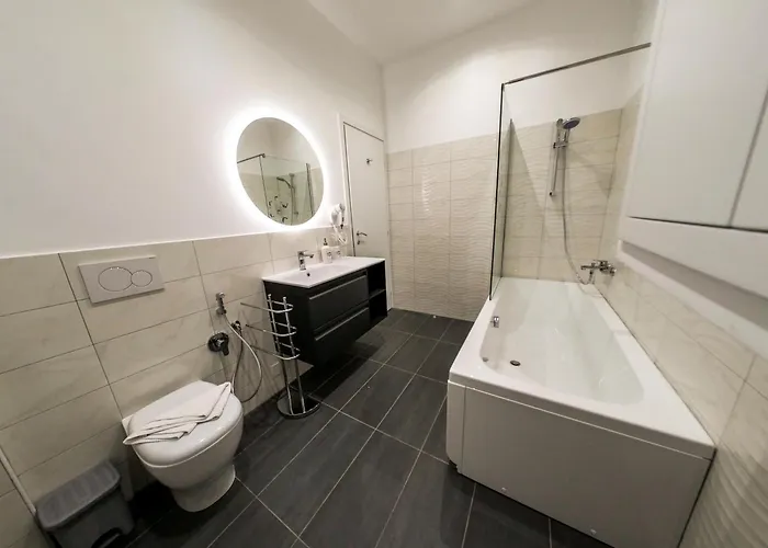 Chic Modern 2-bedroom Near Metro Rome